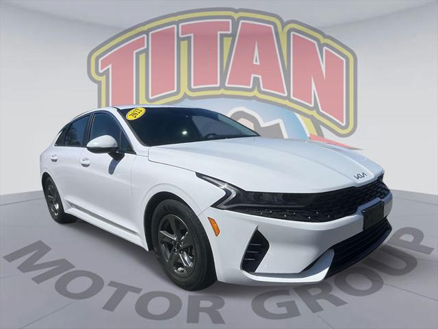 2022 Kia K5 LXS [1]