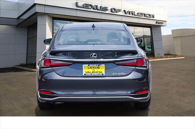 2025 Lexus ES 300h Luxury