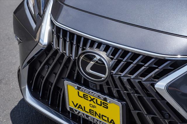 2025 Lexus ES 300h Luxury