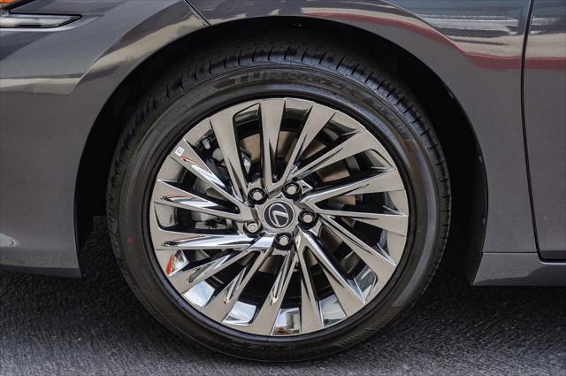 2025 Lexus ES 300h Luxury
