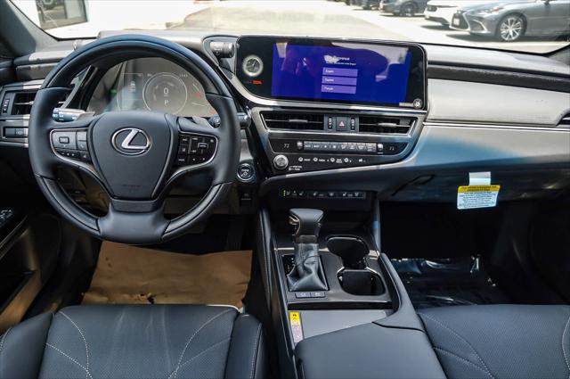 2025 Lexus ES 300h Luxury