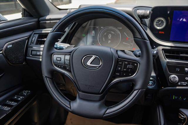 2025 Lexus ES 300h Luxury