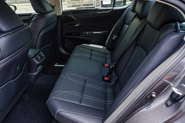 2025 Lexus ES 300h Luxury