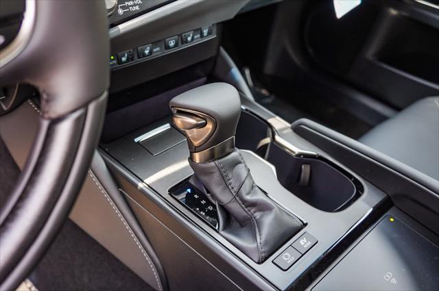 2025 Lexus ES 300h Luxury
