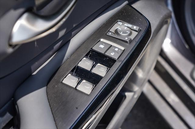 2025 Lexus ES 300h Luxury
