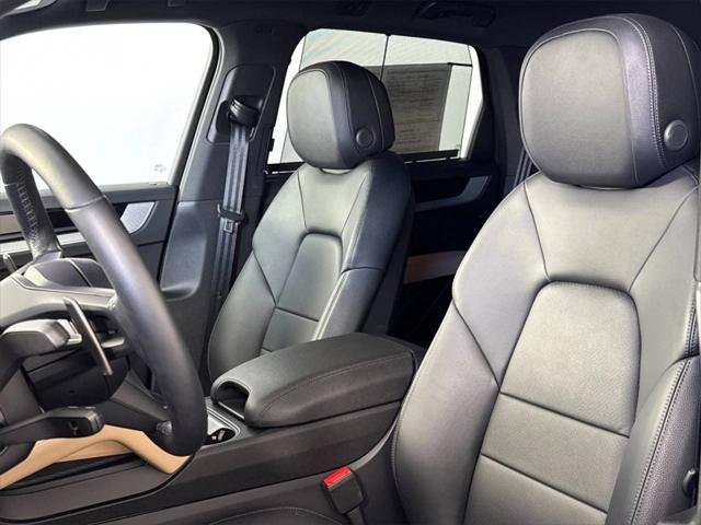 2024 Porsche Cayenne Unknown