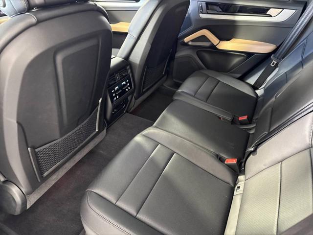 2024 Porsche Cayenne Unknown