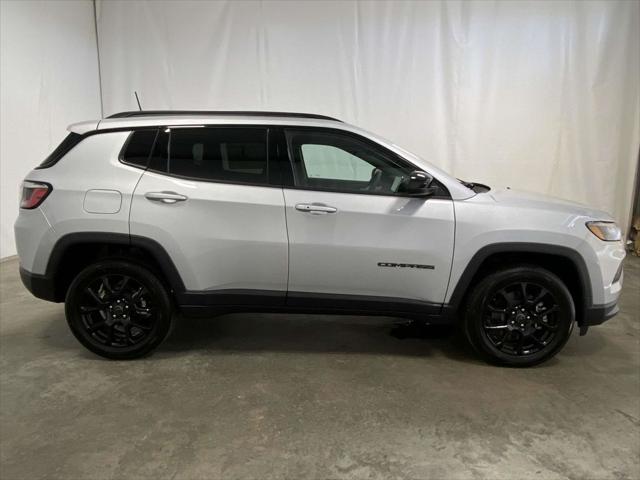 2025 Jeep Compass COMPASS LATITUDE 4X4