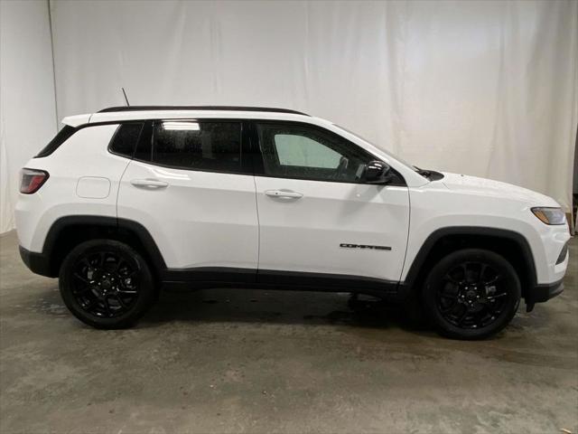 2025 Jeep Compass COMPASS LATITUDE 4X4