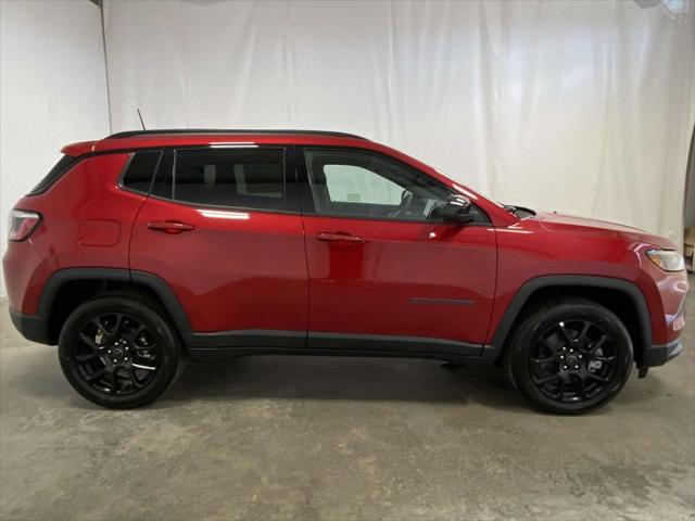 2025 Jeep Compass COMPASS LATITUDE 4X4