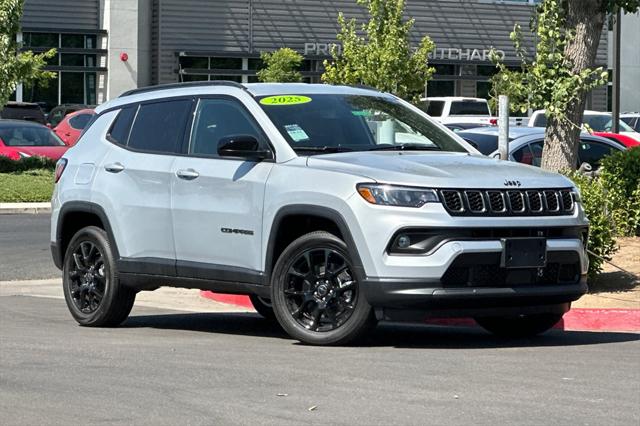 2025 Jeep Compass COMPASS LATITUDE 4X4