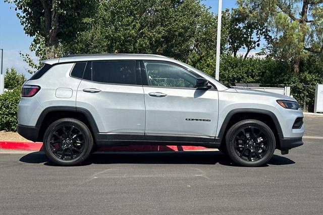 2025 Jeep Compass COMPASS LATITUDE 4X4