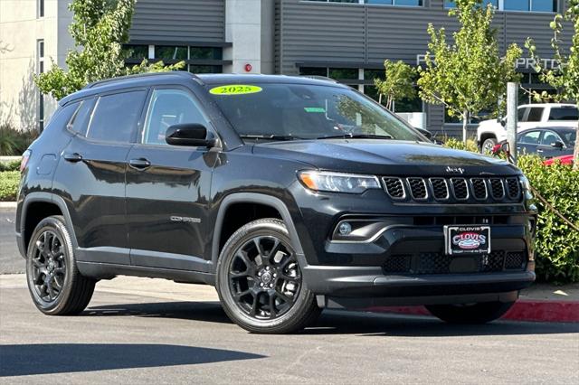 2025 Jeep Compass COMPASS LATITUDE 4X4