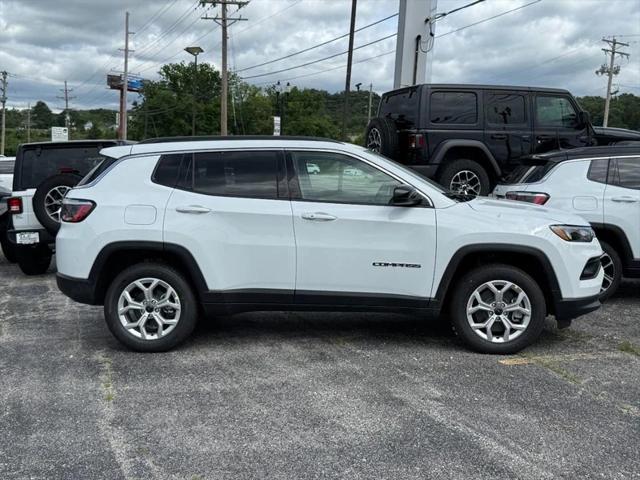 2025 Jeep Compass COMPASS LATITUDE 4X4