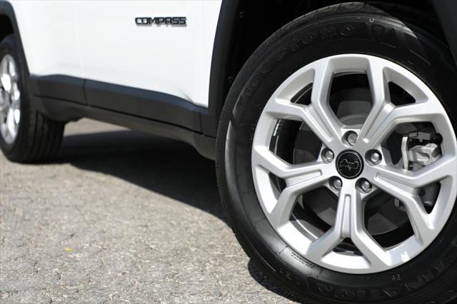 2025 Jeep Compass COMPASS LATITUDE 4X4