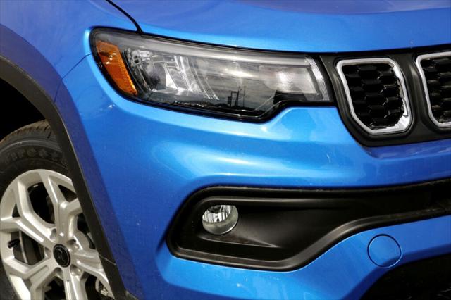 2025 Jeep Compass COMPASS LATITUDE 4X4