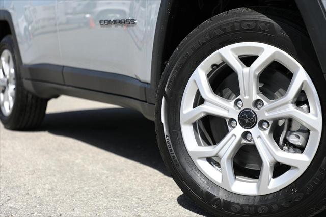 2025 Jeep Compass COMPASS LATITUDE 4X4