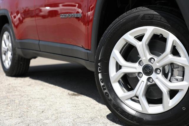 2025 Jeep Compass COMPASS LATITUDE 4X4