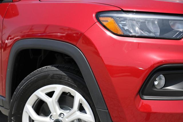 2025 Jeep Compass COMPASS LATITUDE 4X4
