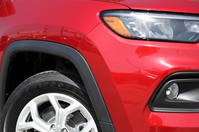 2025 Jeep Compass COMPASS LATITUDE 4X4
