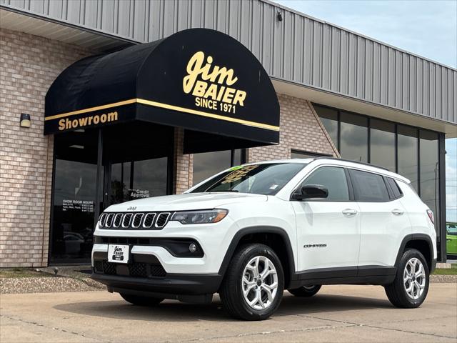 2025 Jeep Compass COMPASS LATITUDE 4X4