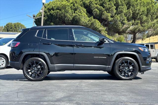 2025 Jeep Compass COMPASS LATITUDE 4X4