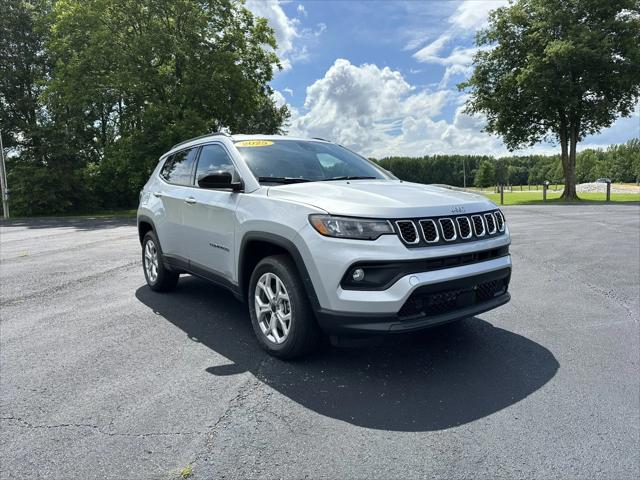 2025 Jeep Compass COMPASS LATITUDE 4X4