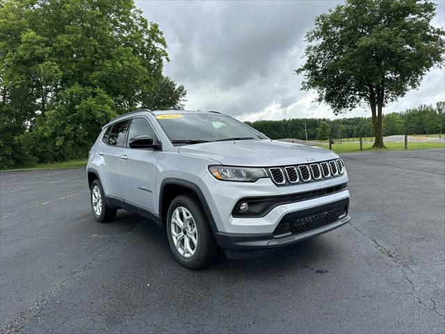 2025 Jeep Compass COMPASS LATITUDE 4X4