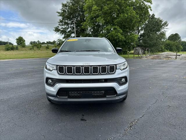 2025 Jeep Compass COMPASS LATITUDE 4X4