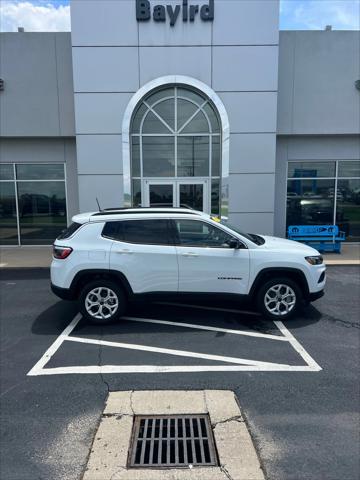 2025 Jeep Compass COMPASS LATITUDE 4X4