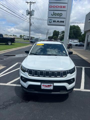 2025 Jeep Compass COMPASS LATITUDE 4X4