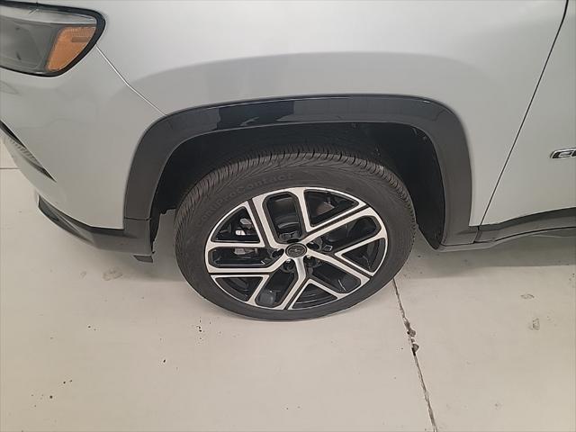 2025 Jeep Compass COMPASS LIMITED 4X4