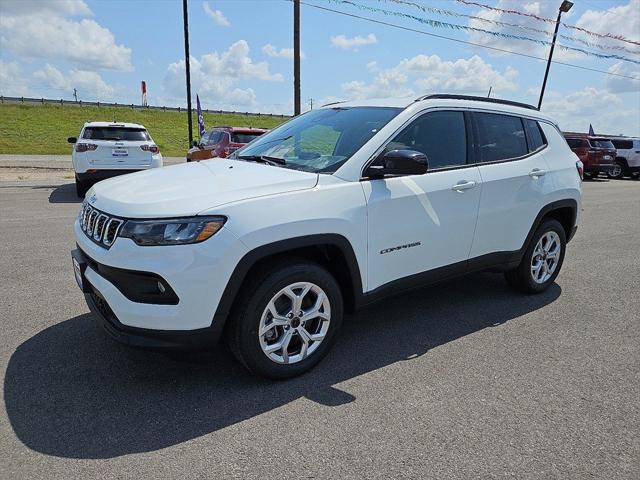 2025 Jeep Compass COMPASS LATITUDE 4X4