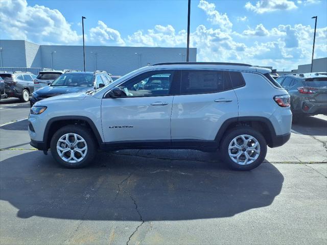 2025 Jeep Compass COMPASS LATITUDE 4X4