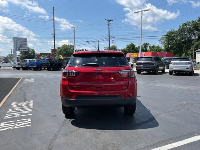 2025 Jeep Compass COMPASS LATITUDE 4X4