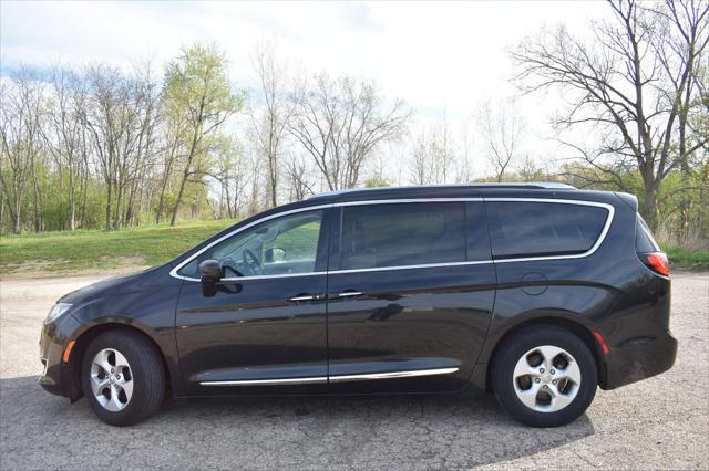 2017 Chrysler Pacifica Touring-L Plus
