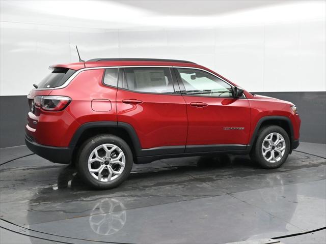 2025 Jeep Compass COMPASS LATITUDE 4X4
