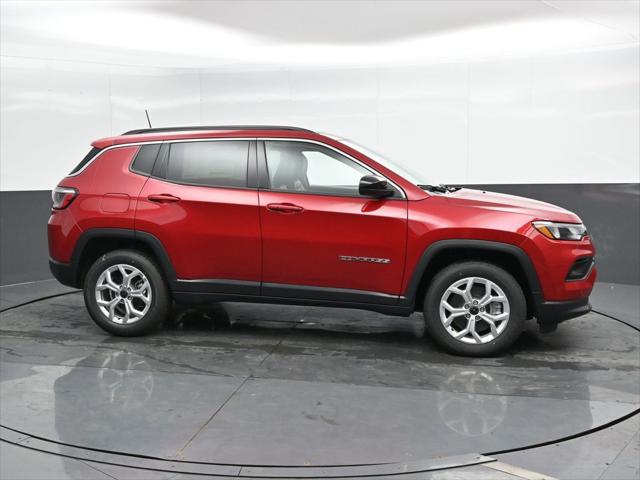 2025 Jeep Compass COMPASS LATITUDE 4X4