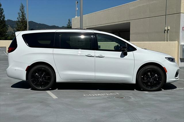 2025 Chrysler Pacifica PACIFICA LIMITED AWD