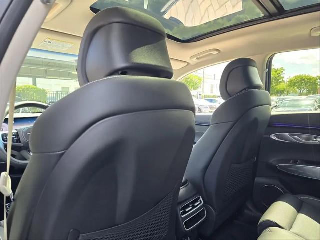 2026 Genesis GV70 Standard