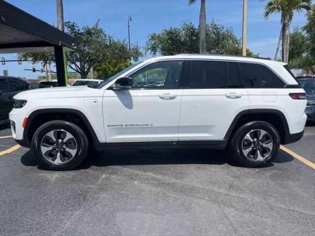 2023 Jeep Grand Cherokee Base