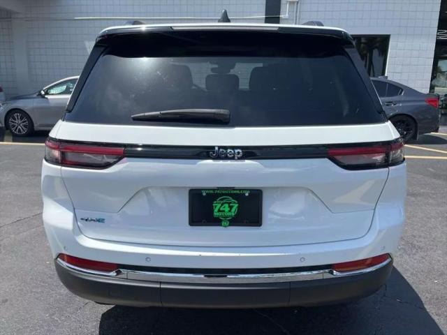 2023 Jeep Grand Cherokee Base