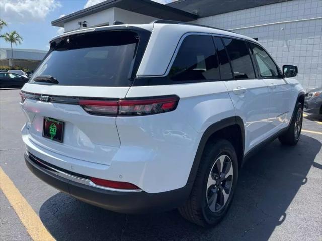 2023 Jeep Grand Cherokee Base