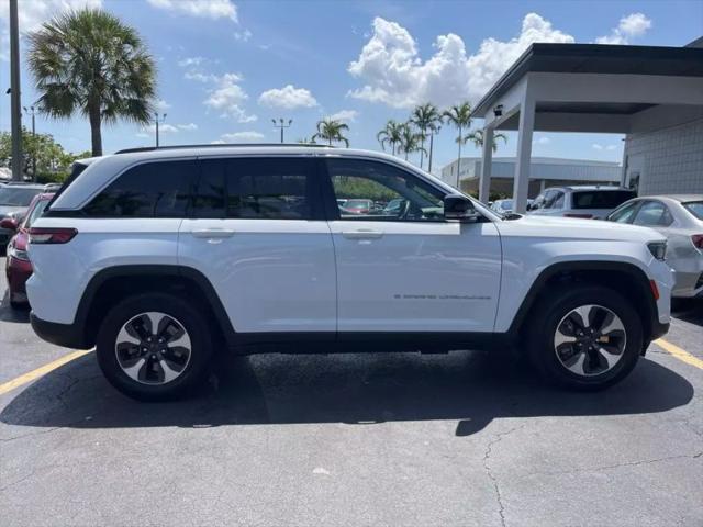 2023 Jeep Grand Cherokee Base