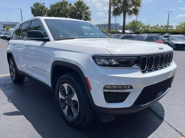 2023 Jeep Grand Cherokee Base