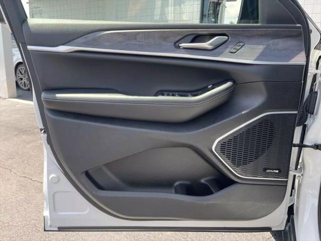 2023 Jeep Grand Cherokee Base