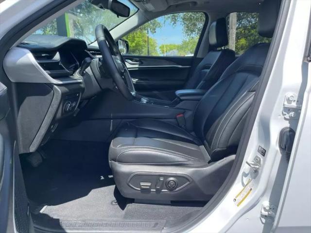 2023 Jeep Grand Cherokee Base