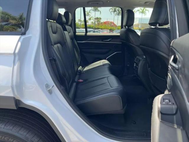 2023 Jeep Grand Cherokee Base