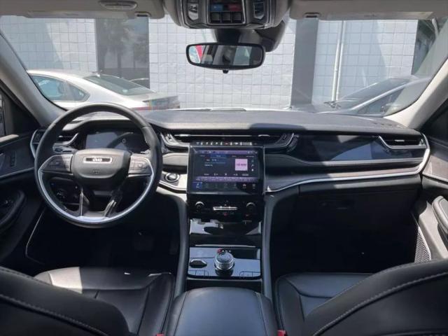 2023 Jeep Grand Cherokee Base