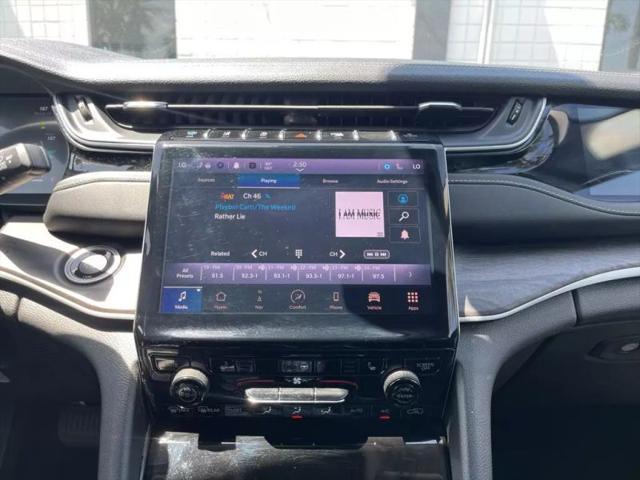 2023 Jeep Grand Cherokee Base